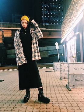 「Guess（ゲス）のアイテム（ニットキャップ/ビーニー）」を使った、yurina katsuraさん（レディース・165cm）の秋コーディネート