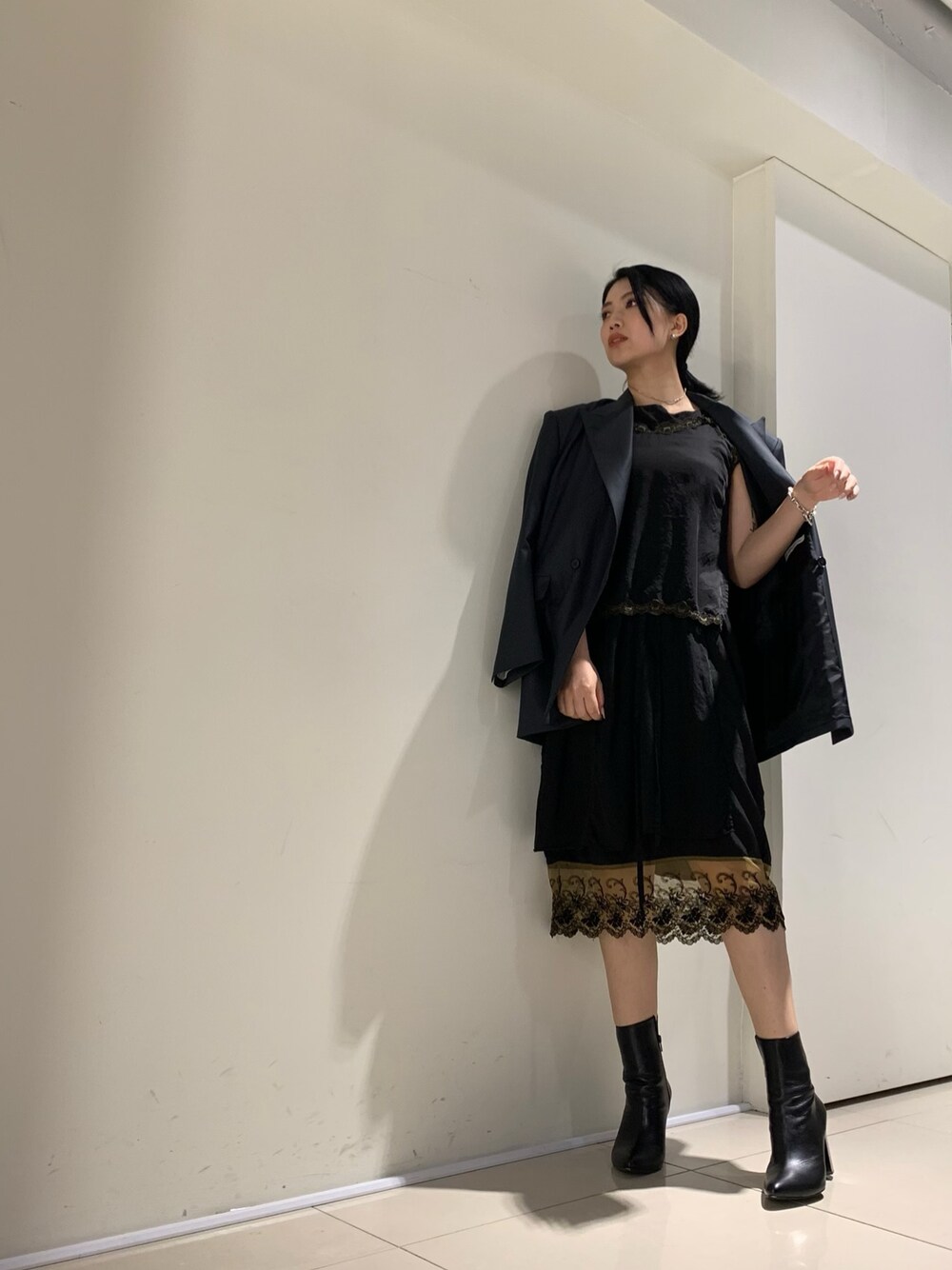 「ジャケットスタイル、ジャケット、オケージョン、ワンピース、レースワンピース、ブラック、ブラックコーデ」｜「MIHARAYASUHIROのアイテム（ワンピース/ドレス、ブラック系）」を使った、yurina katsuraさん（レディース・165cm）の春コーディネートの1枚目の写真