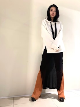 「PERVERZE（パーバーズ）のアイテム（パンツ）」を使った、yurina katsuraさん（レディース・165cm）の秋コーディネート