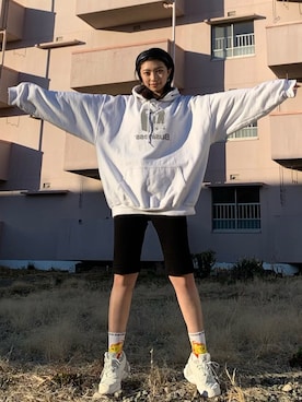 「PERVERZE（パーバーズ）のアイテム（パンツ）」を使った、yurina katsuraさん（レディース・165cm）の冬コーディネート