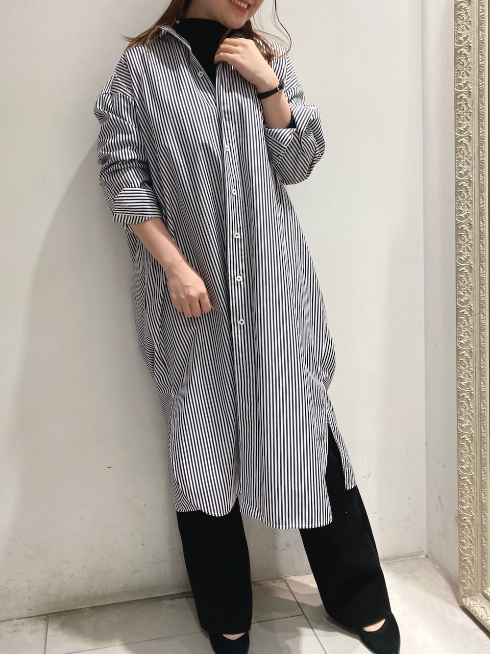 「春コーデ、シンプルコーデ、おしゃれさんと繋がりたい、いいね、save、フォローお願いします🤑、シャツスタイル、パンツスタイル、ストライプ、モノトーン、ブラックコーデ、黒」｜「TICCAの【TICCA/ティッカ】スクエアストライプビックロングシャツ（シャツワンピース、ブラック系）」を使った、nana.さん（レディース・159cm）の春コーディネートの1枚目の写真