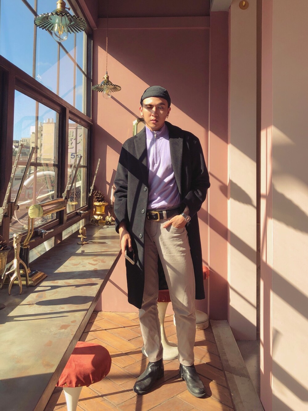 「冬、UNIQLO、大学生、古着、シンプル」｜「no brandのアイテム（チェスターコート、ブラック系）」を使った、ハンハンさん（メンズ・173cm）の冬コーディネートの1枚目の写真
