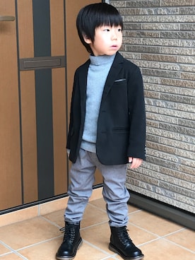 「AZUL by moussy（アズールバイマウジー）のアイテム（チノパンツ）」を使った、TAOさん（キッズ・100cm）の秋コーディネート