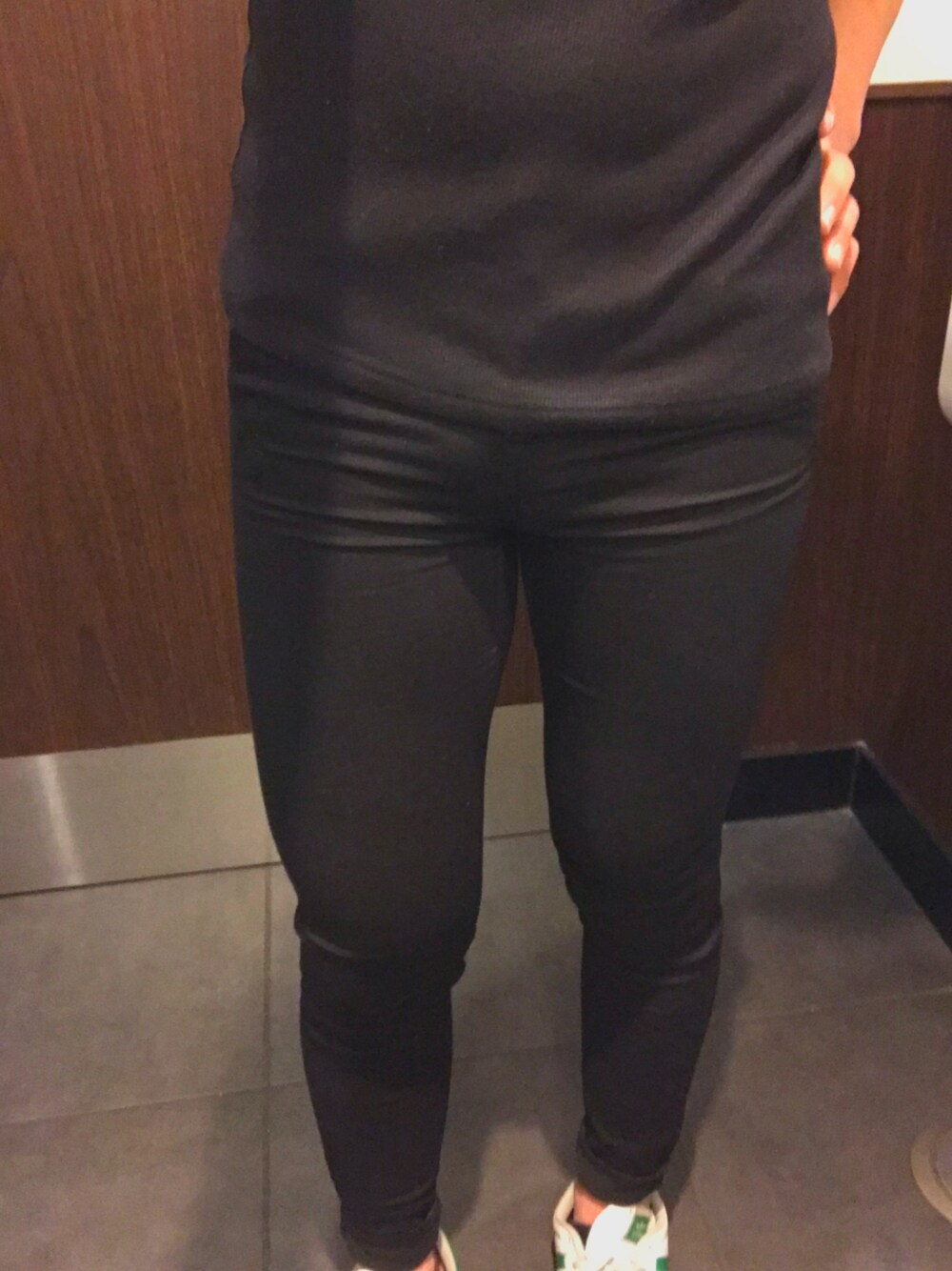 「H&Mのアイテム（デニムパンツ、ブラック系）」を使った、裕介さん（メンズ・158cm）の冬コーディネートの1枚目の写真
