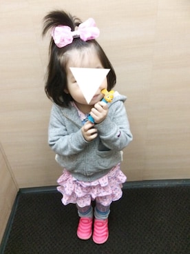 「fafa（フェフェ）のアイテム（パンツ）」を使った、くりぃみーさん（キッズ・90cm）の春コーディネート
