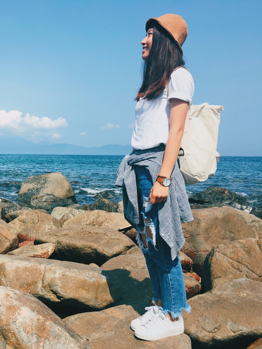 「UNIQLOのアイテム（Tシャツ/カットソー、ホワイト系）」を使った、YUKI_Philliaさん（レディース・165cm）の春コーディネートの1枚目の写真