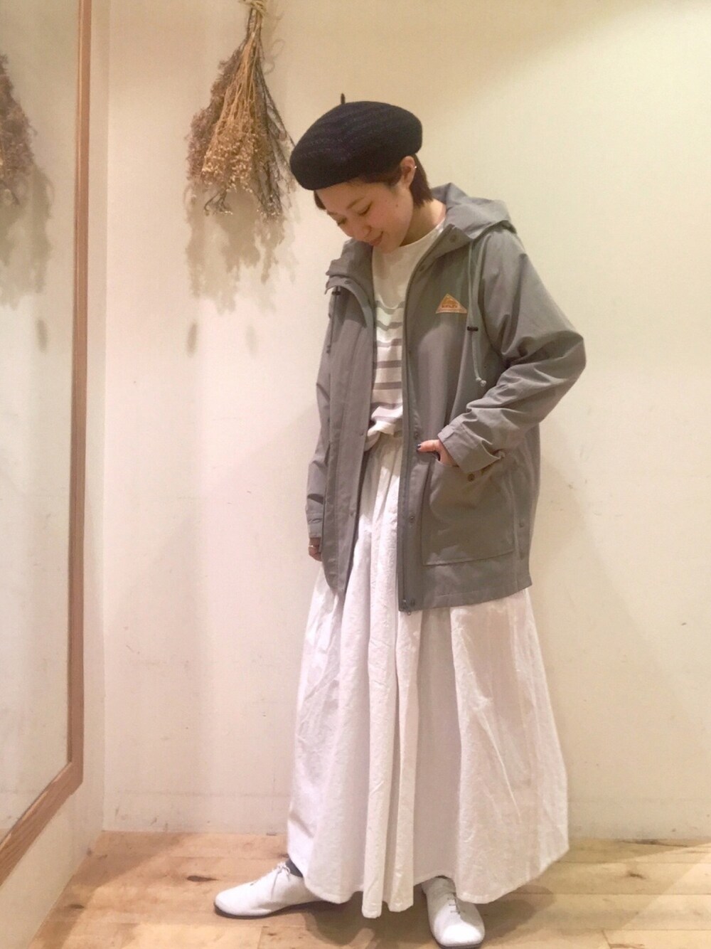 「サマンサ モスモス(Samansa Mos2)、Samansa Mos2、休日スタイル、カジュアルコーデ、マウンテンパーカー、KELTY、大人カジュアル、おしゃれさんと繋がりたい、低身長」｜「Samansa Mos2のリネン混柄アソートフレアスカート（スカート、ホワイト系）」を使った、たわしさん（レディース・151cm）の冬コーディネートの1枚目の写真