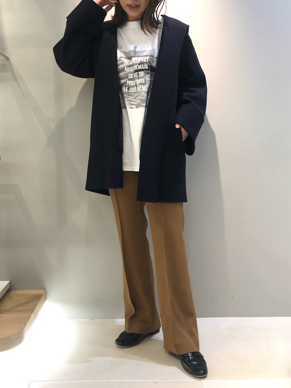 「Rougevif、Rouge vif la cle(Rouge vif la cle)、秋コーデ、大人コーデ、休日スタイル、冬コーデ、オーバーサイズ、ブラウンコーデ、コート、フレアパンツ」｜「Rouge vifのフードコート（その他アウター、ブルー系）」を使った、aoiさん（レディース・164cm）の秋コーディネートの1枚目の写真