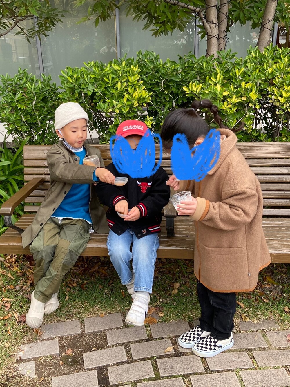 「UNIQLOのアイテム（ニット/セーター、ブルー系）」を使った、kaori19870105さん（キッズ・122cm）の冬コーディネートの1枚目の写真