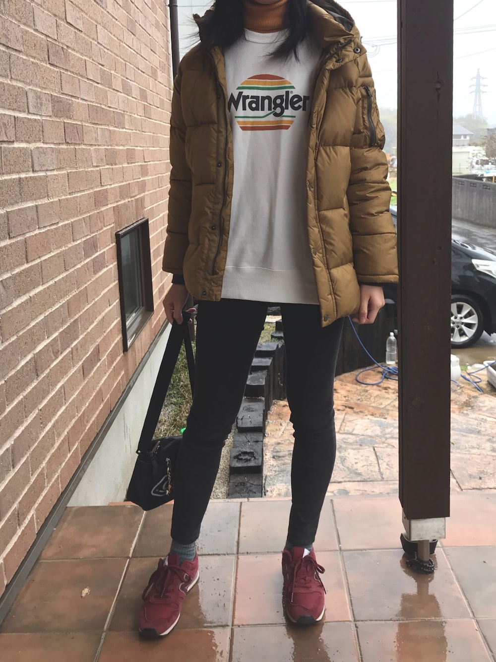 「カジュアルコーデ、Wrangler、ZARA、黒スキニー、ニューバランス373、ダウンジャケット」｜「UNIQLOのアイテム（その他パンツ、ブラック系）」を使った、사랑sᴀʀᴀɴさん（レディース・173cm）の秋コーディネートの1枚目の写真