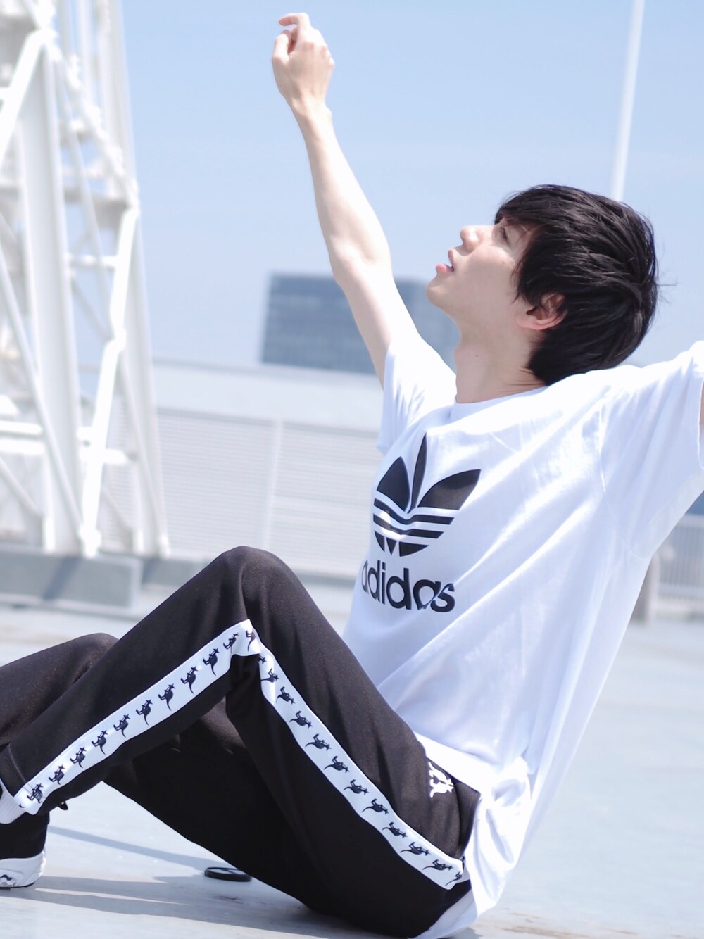 「カジュアル、リーボック、リーボック(Reebok)、アディダス、アディダス(adidas)、カンゴール、KANGOL、reebok、adidas、Tシャツ」｜「adidasのadidas/アディダストレフォイルロゴプリントTシャツ オーバーサイズカットソー（Tシャツ/カットソー、ホワイト系）」を使った、むさし君さん（メンズ・178cm）の夏コーディネートの1枚目の写真