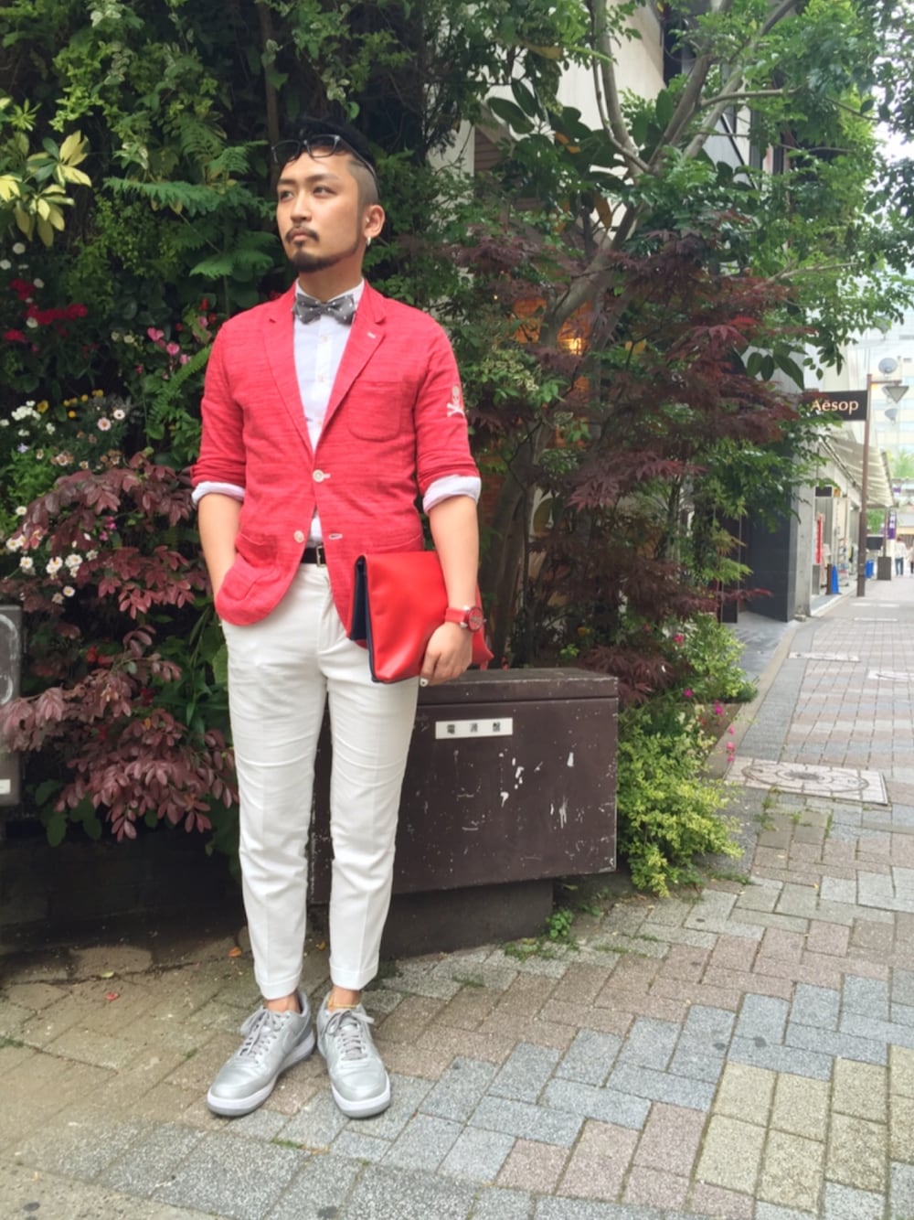 「NIKE、red、jacket 、LOVELESS、GUILD PRIME、white、春コーデ、silver、airforce1」｜「GUILD PRIMEの【GUILD PRIME】MENS ペイントスプラッシュシャツ（シャツ/ブラウス、ホワイト系）」を使った、neonさん（メンズ・177cm）の春コーディネートの1枚目の写真