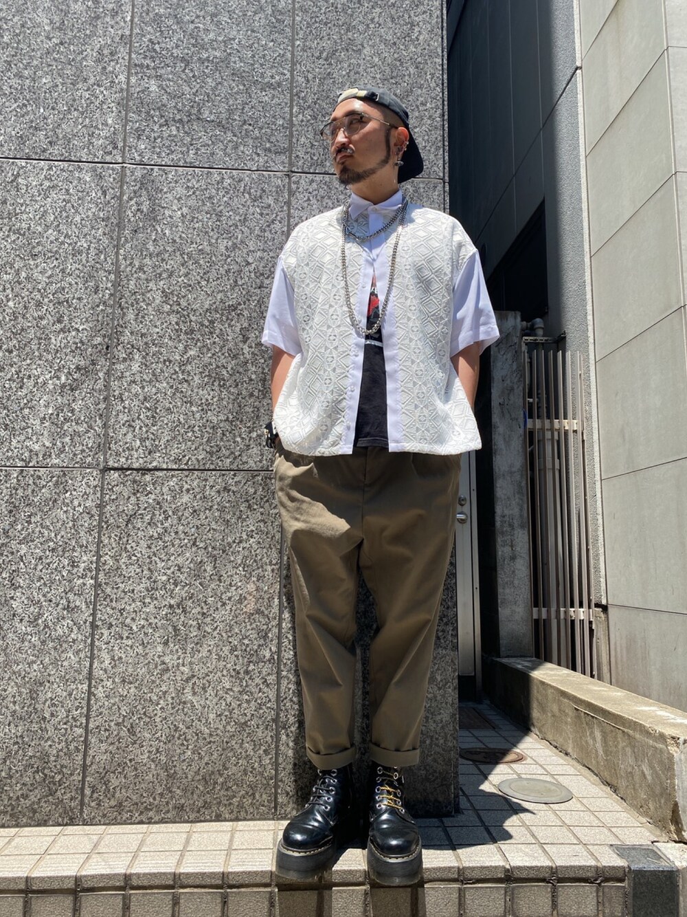 「ビッグシルエット、spring、summer、フラワープリント、LOVELESS、春コーデ、ゆったりコーデ、春夏コーデ、夏コーデ」｜「LOVELESSのレースコンビ ハーフスリーブシャツ（シャツ/ブラウス、ホワイト系）」を使った、neonさん（メンズ・177cm）の春コーディネートの1枚目の写真