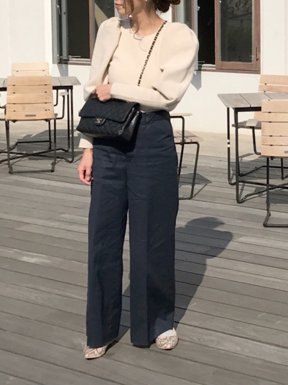 「バルーンスリーブ、春コーデ、大人カジュアル、パフスリーブ」｜「BEAUTY&YOUTH UNITED ARROWSのアイテム（パンツ、ブルー系）」を使った、chieさん（レディース・163cm）の春コーディネートの1枚目の写真