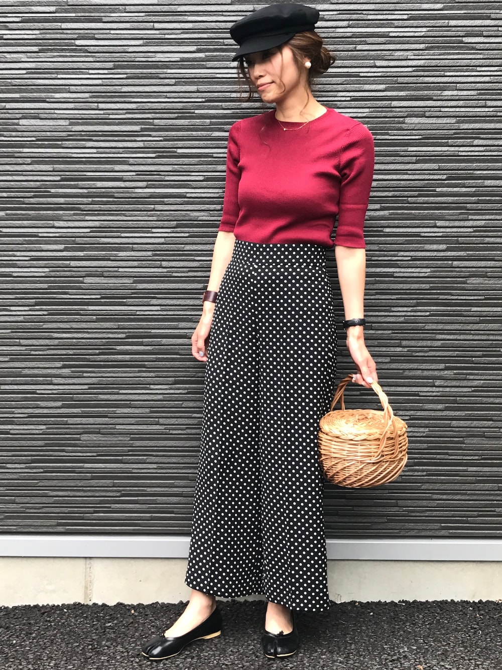 「ドットパンツ、リブニット、大人コーデ、大人カジュアル、マリンコーデ、ワイドパンツ、はるコーデ」｜「ZARAのアイテム（パンツ、ブラック系）」を使った、chieさん（レディース・163cm）の春コーディネートの1枚目の写真