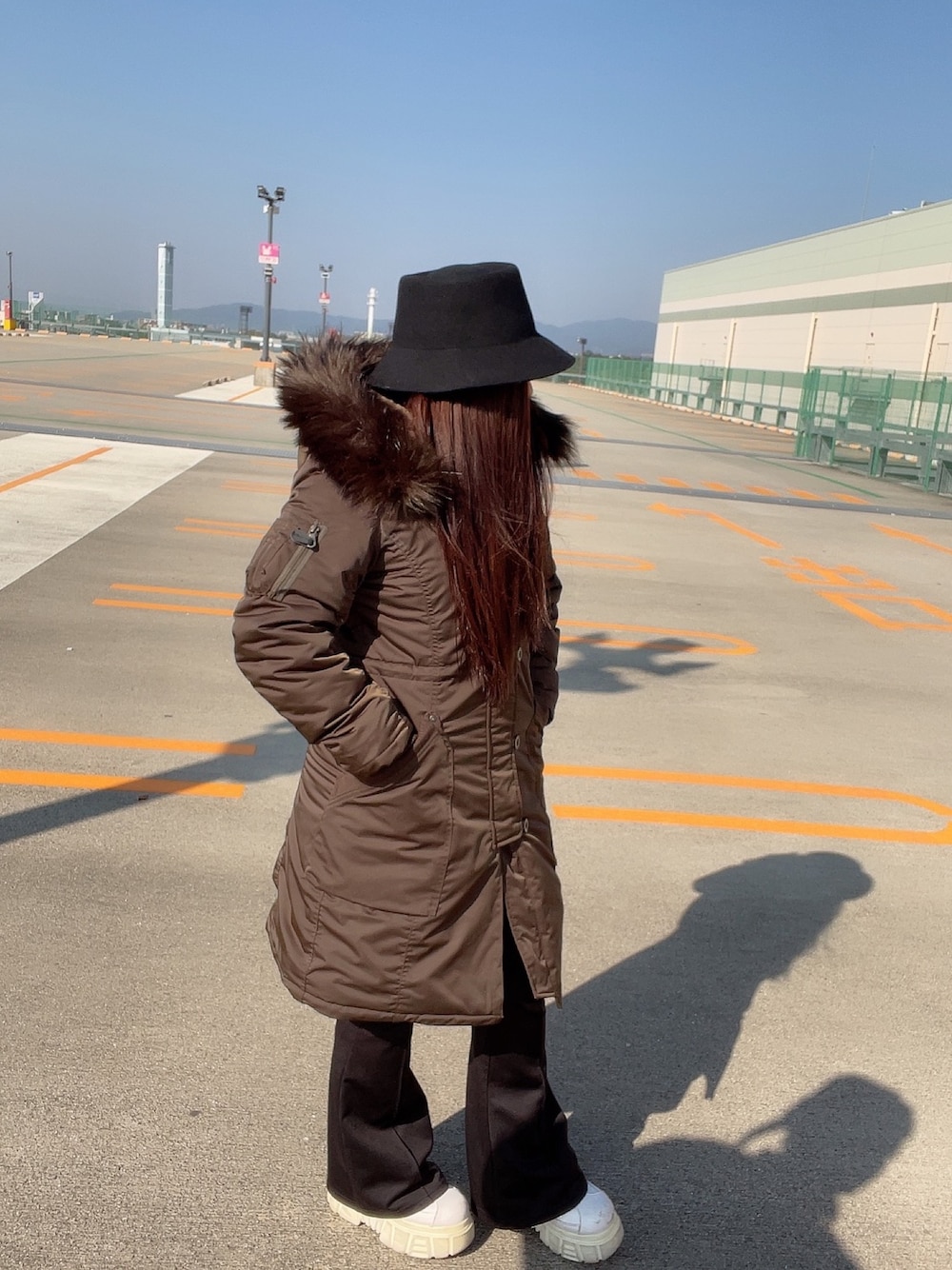 「ファー、アウター、AVIREX、オリーブ、ロング丈、ootd、低身長、AVIREXBelle、AVIREXららぽーとEXPOCITY、ファッションの力を信じよう」｜「AVIREXのリブ ダブルポケット N-3B/ RIB DOUBLE POCKET N-3B（ミリタリージャケット、グリーン系）」を使った、髙田樹音さん（レディース・148cm）の秋コーディネートの1枚目の写真