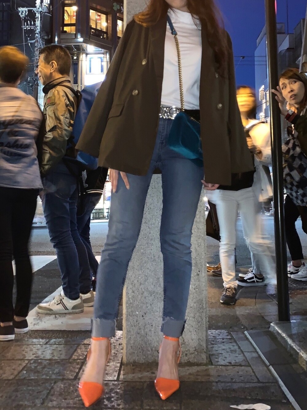 「fashion、デート、プチプラ、古着、おしゃれさんと繋がりたい、オトナカジュアル、オレンジ、EMODA、パンツスタイル、プチプラコーデ」｜「EMODAのストレートカットシューズ（パンプス、オレンジ系）」を使った、Ephahさん（レディース・161cm）の春コーディネートの1枚目の写真