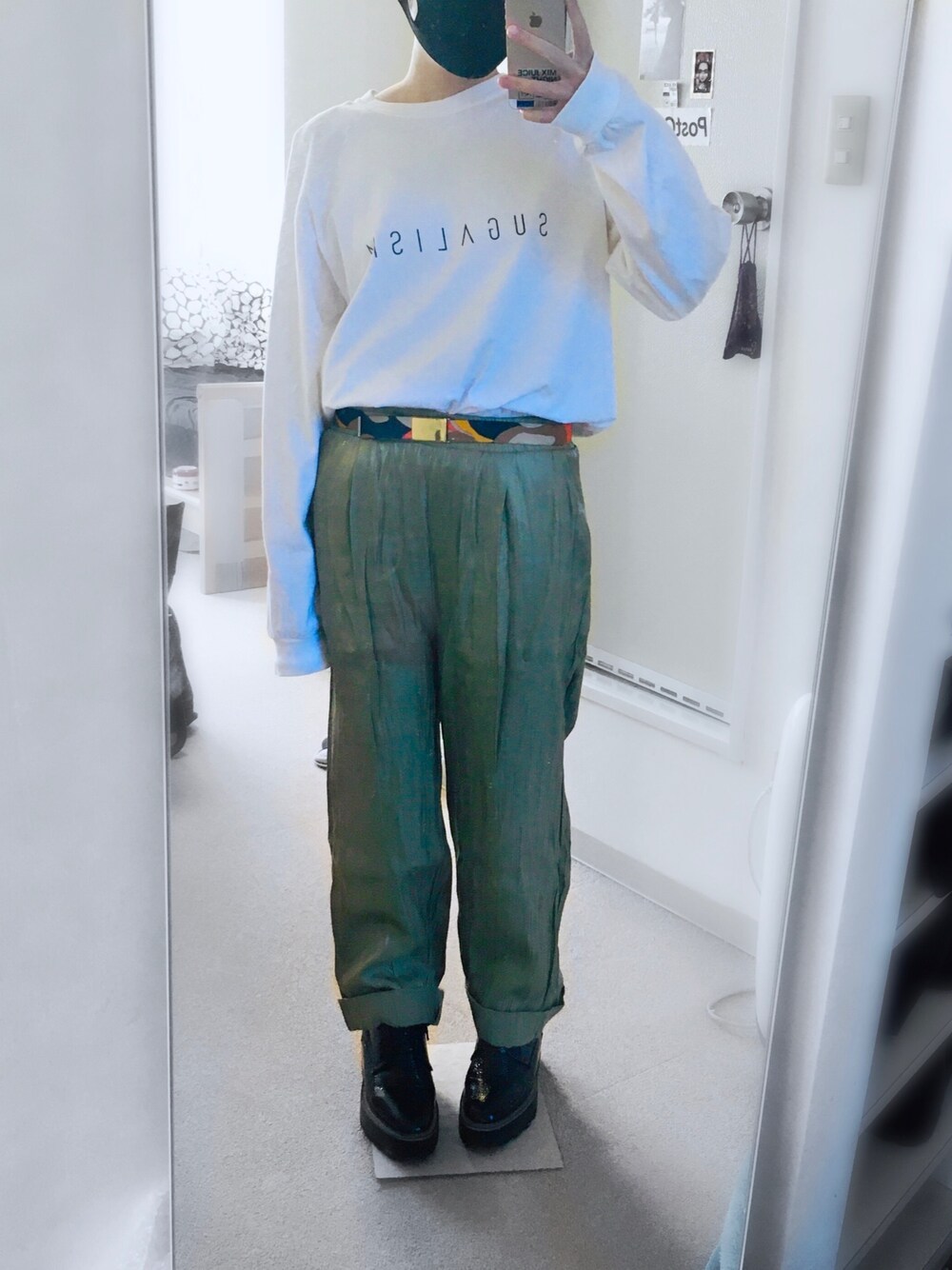 「サテンパンツ」｜「Cheekのサテンギャザーパンツ（その他パンツ、グリーン系）」を使った、.^.さん（レディース・155cm）の秋コーディネートの1枚目の写真