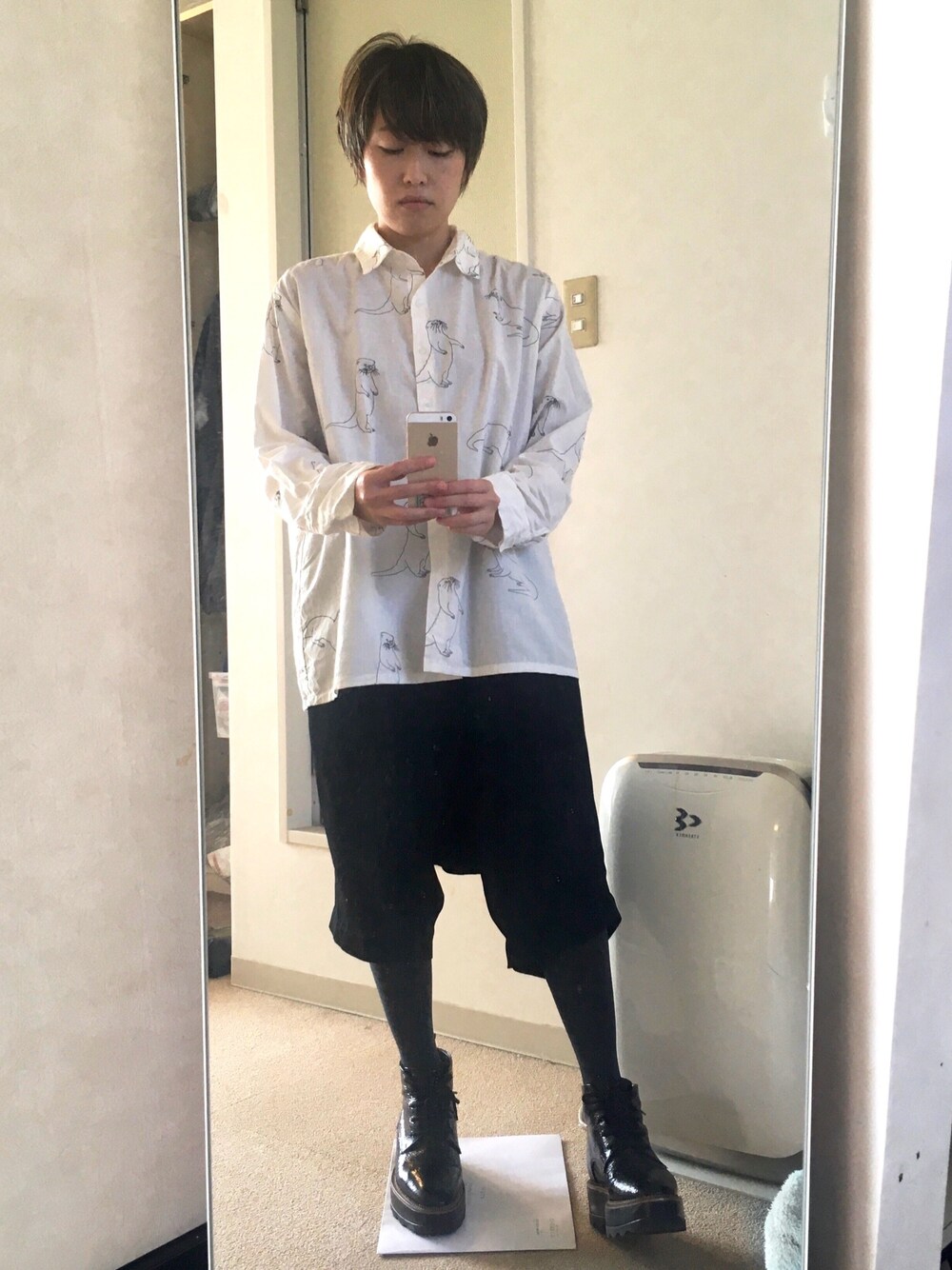 「VINTAGEのアイテム（シャツ/ブラウス、ホワイト系）」を使った、.^.さん（レディース・155cm）の冬コーディネートの1枚目の写真