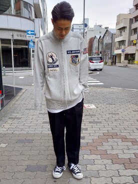 「AVIREX（アヴィレックス）のパッチド ジップアップニット　/L/S PATCHED ZIP UP KNIT（ニット/セーター、グレー系）」を使った、りる ぽんぷさん（メンズ・170cm）の冬コーディネート
