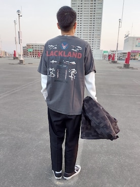 「AVIREX（アヴィレックス）のフェードウォッシュTシャツ ラックランド/FADE WASH T-SHIRT LACKLAND/AVIREX/アヴィレックス（Tシャツ/カットソー、グレー系）」を使った、りる ぽんぷさん（メンズ・170cm）の春コーディネート