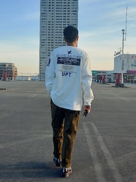 「AVIREX（アヴィレックス）のセカンドエアフォース クルーネックTシャツ/L/S 2nd. AIR FORCE PATCH  CREW NECK T-SHIRT（Tシャツ/カットソー、ホワイト系）」を使った、りる ぽんぷさん（メンズ・170cm）の春コーディネート