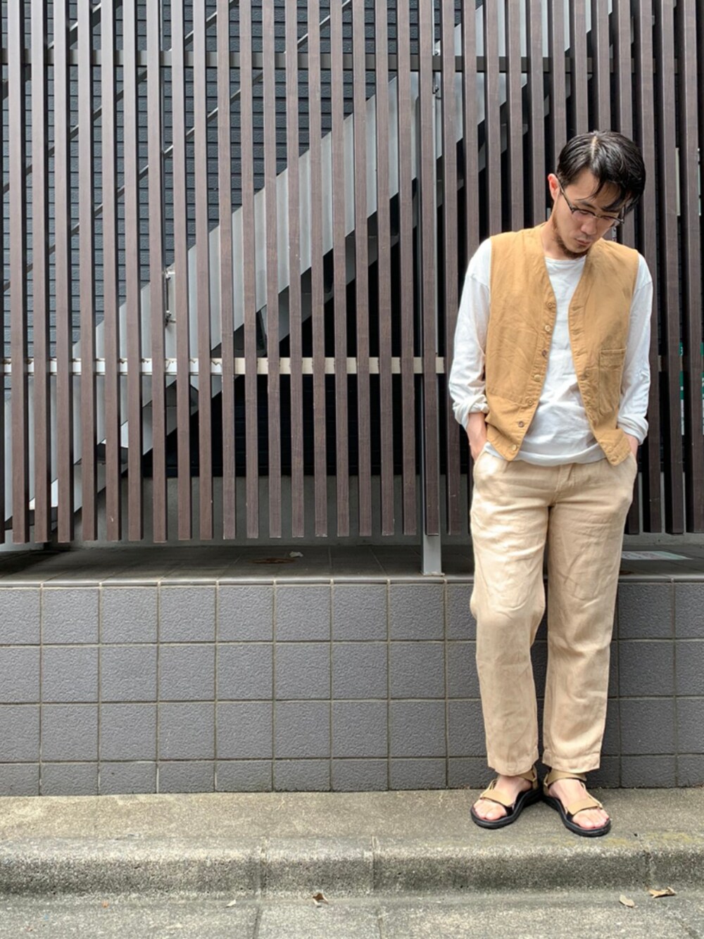 「45R、45rpm、シャツ好き集まれ、めがね、レイヤードスタイル、プチプラ、デニムパンツ、オトナカジュアル、シンプルコーデ」｜「JINSの【FREAK'S STORE×JINS -Combination Airframe MEN-】（メガネ、ブラウン系）」を使った、うえすさん（メンズ・172cm）の夏コーディネートの1枚目の写真