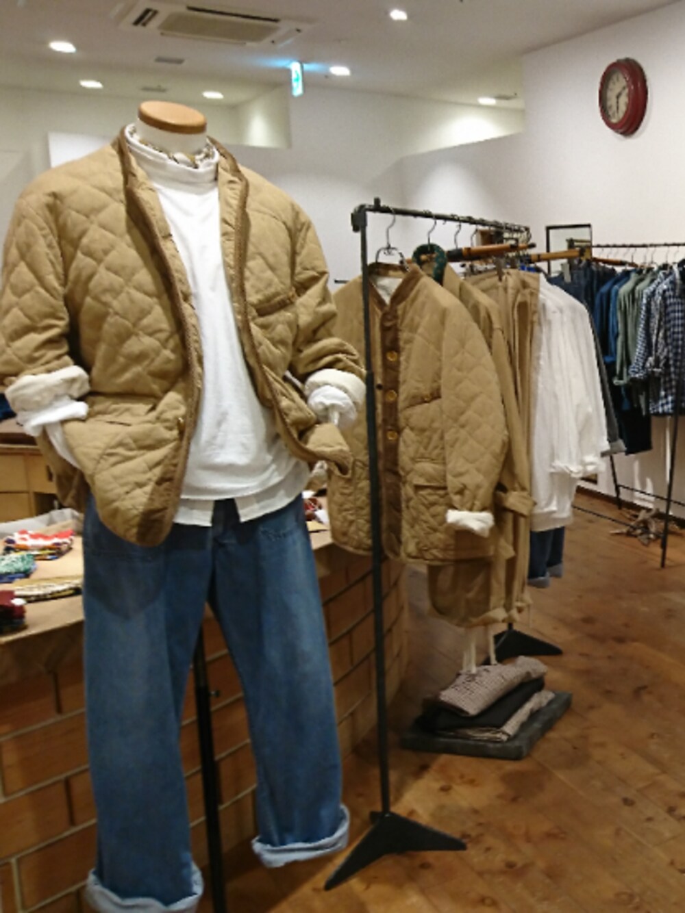 「カジュアル、45R、45rpm、ミリタリー、秋のカフェオレコーデ、カフェオレコーデ、ベージュ、おしゃれさんと繋がりたい」｜「45Rのアイテム（ジャケット/アウター、ベージュ系）」を使った、うえすさん（メンズ・172cm）の秋コーディネートの1枚目の写真