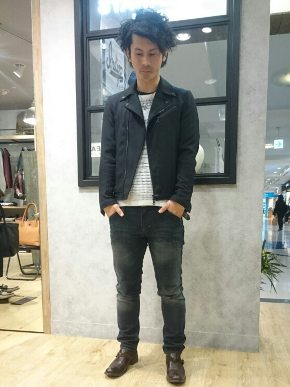 「ららぽーとTOKYO-BAY、HIDEAWAYS NICOLE、NICOLE CLUB FOR MEN、ライタースジャケット、ボーダーニット、デニムパンツ、フォロー返します」｜「HIDEAWAYS NICOLEのアイテム（ブルゾン、ブラック系）」を使った、船橋ららぽーとHIDEAWAYSさん（メンズ・172cm）の冬コーディネートの1枚目の写真