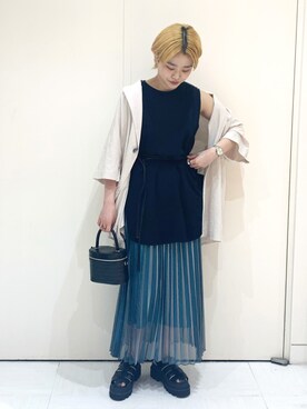 「JEANASIS（ジーナシス）のシアーシャイニープリーツスカート/876109（スカート）」を使った、柴さん（レディース・155cm・20代）の春コーディネート