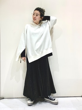 「ジーナシス」｜「アイテム（パーカー）」を使った、柴さん（レディース・155cm）の冬コーディネート