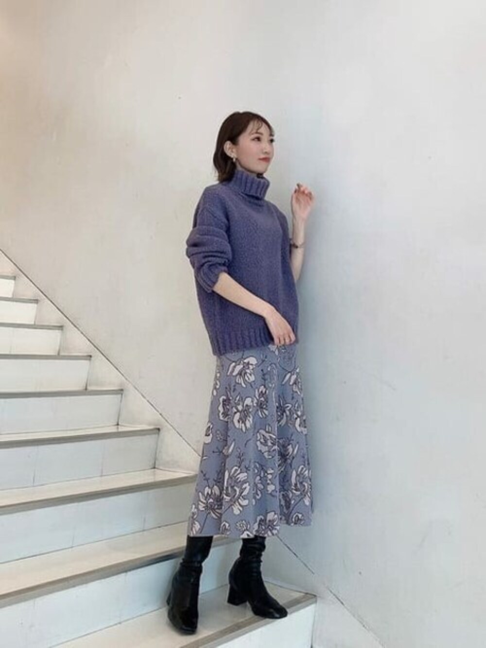 「ニット、タートルネック、ニットスカート、大人コーデ、フェミニン、きれいめカジュアル、大人ガーリー、秋コーデ、秋冬コーデ、ボリュームニット」｜「PROPORTION BODY DRESSINGの【美人百花11月号 掲載商品】ＰＯＯＬタートル / 1211270020（ニット/セーター、ブルー系）」を使った、PROPORTION STAFFさん（レディース・162cm）の秋コーディネートの1枚目の写真