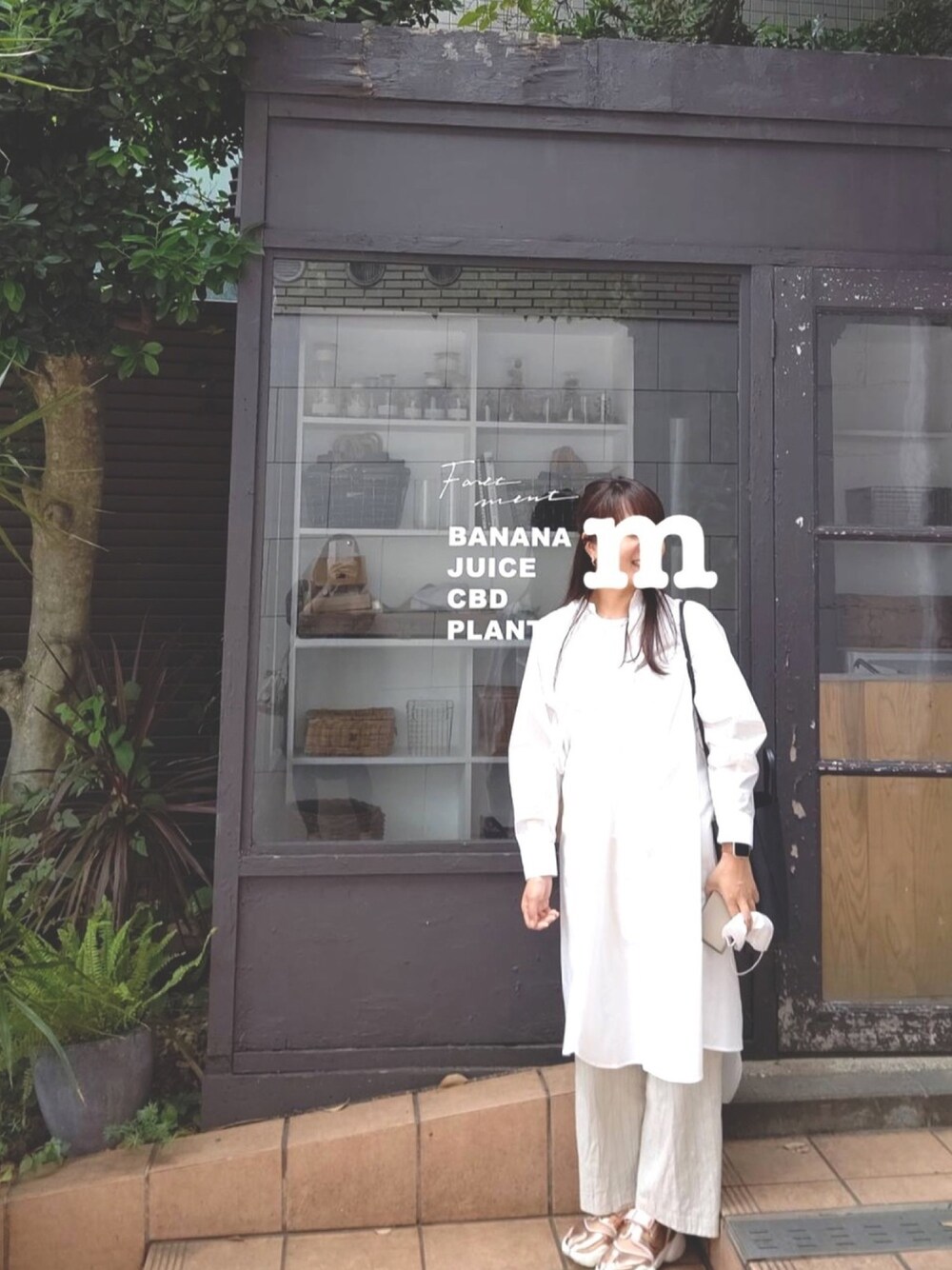 「シンプル、大人カジュアル、おしゃれさんと繋がりたい、休日スタイル、キレイめ、ホワイトコーデ、オトナ女子、白シャツ、アクアリフト」｜「Kelenの「KELEN / ケレン」ワイドシルエットシャツワンピース“Floyd”（シャツワンピース、ホワイト系）」を使った、megoooonさん（レディース・168cm）の夏コーディネートの1枚目の写真