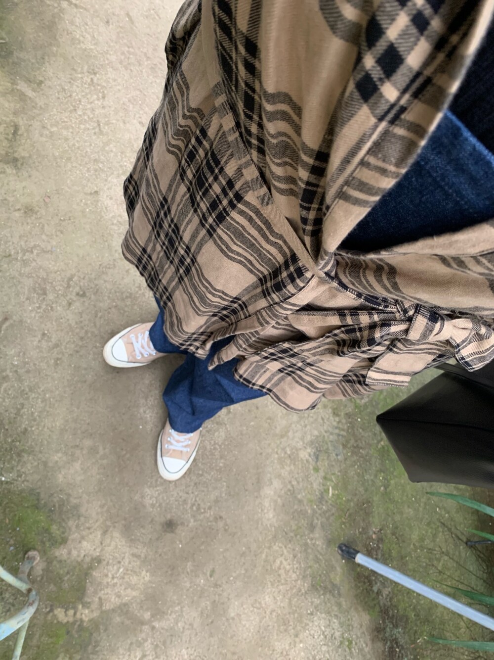 「秋コーデ、オトナカジュアル、カジュアルコーデ、休日コーデ、ootd、ラクチンコーデ、秋服、ブラウン、CT70s」｜「ReNormのバックリボンサロペット（サロペット/オーバーオール、ブルー系）」を使った、megoooonさん（レディース・168cm）の秋コーディネートの1枚目の写真