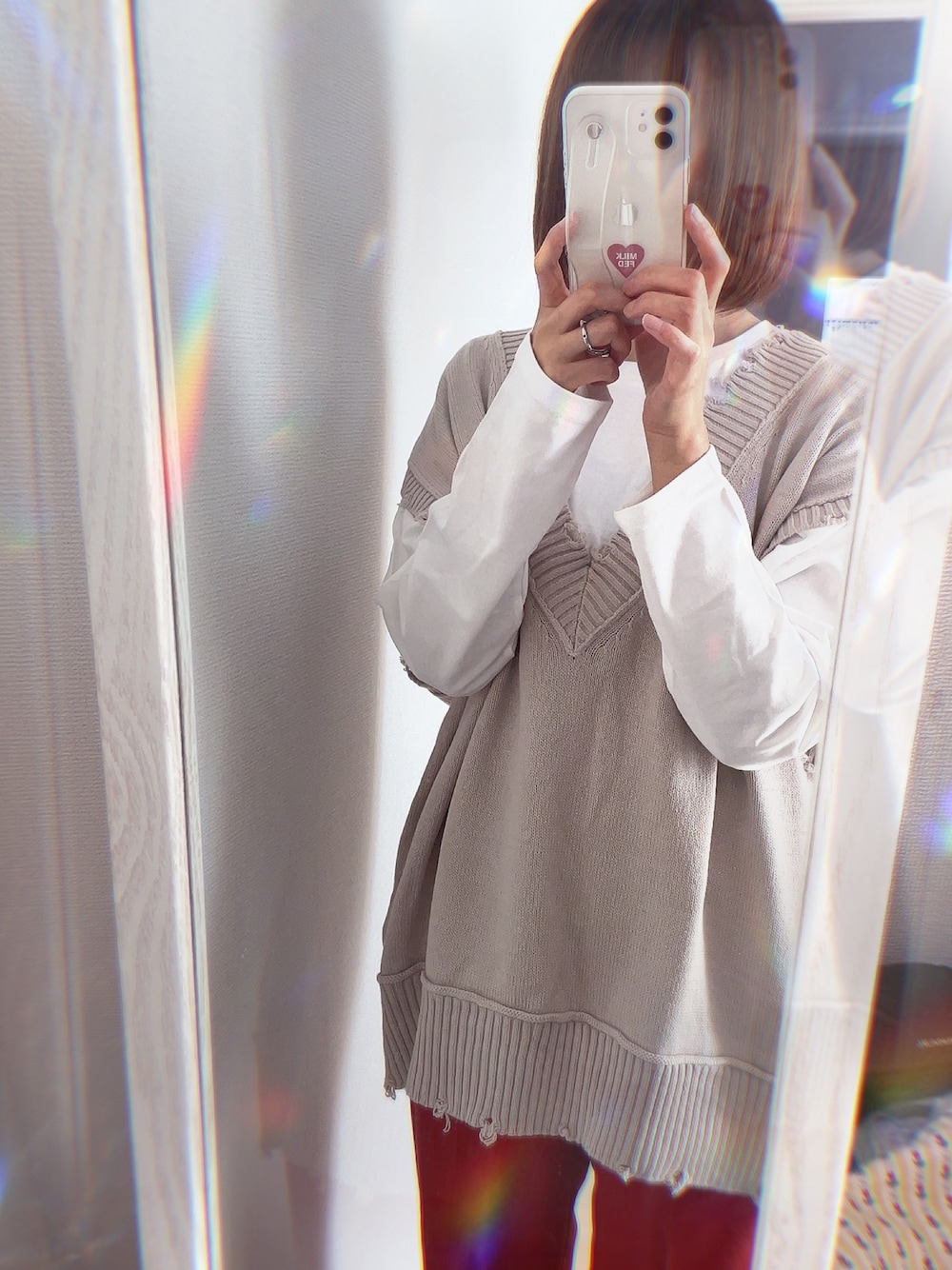 「カラーパンツ、ニットベスト」｜「tiptopのクルーネックラウンドヘムBIGロンT（Tシャツ/カットソー、ホワイト系）」を使った、naocoさん（レディース・162cm）の秋コーディネートの1枚目の写真