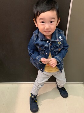 「TOMMY HILFIGER（トミーヒルフィガー）のアイテム（ジャケット/アウター）」を使った、YOYO & RUIRUIさん（キッズ・90cm）の春コーディネート