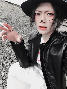 「白黒」｜「アイテム（ライダースジャケット）」を使った、T△KEYUさん（メンズ・163cm）の春コーディネート