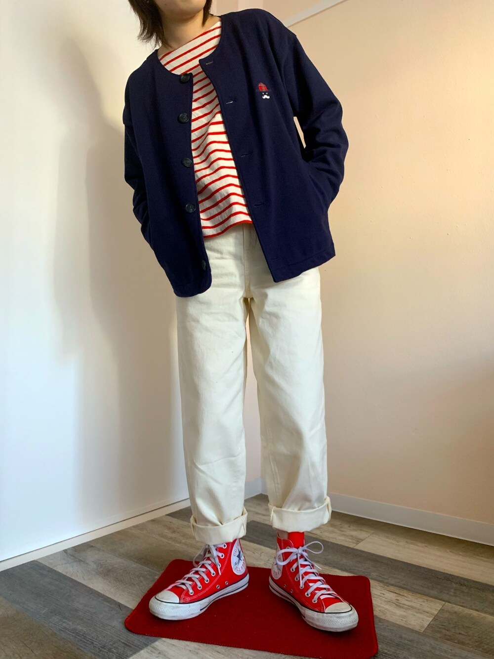「シンプルコーデ、GU、ootd、converse、graniph、earth music&ecology、プチプラ、マリン、マリンコーデ、トリコロール」｜「Design Tshirts Store graniphのノーカラースウェットブルゾン(ボーラーハットジェントルマン)(ネイビー)（ブルゾン、ブルー系）」を使った、やんぬさん（レディース・156cm）の春コーディネートの1枚目の写真