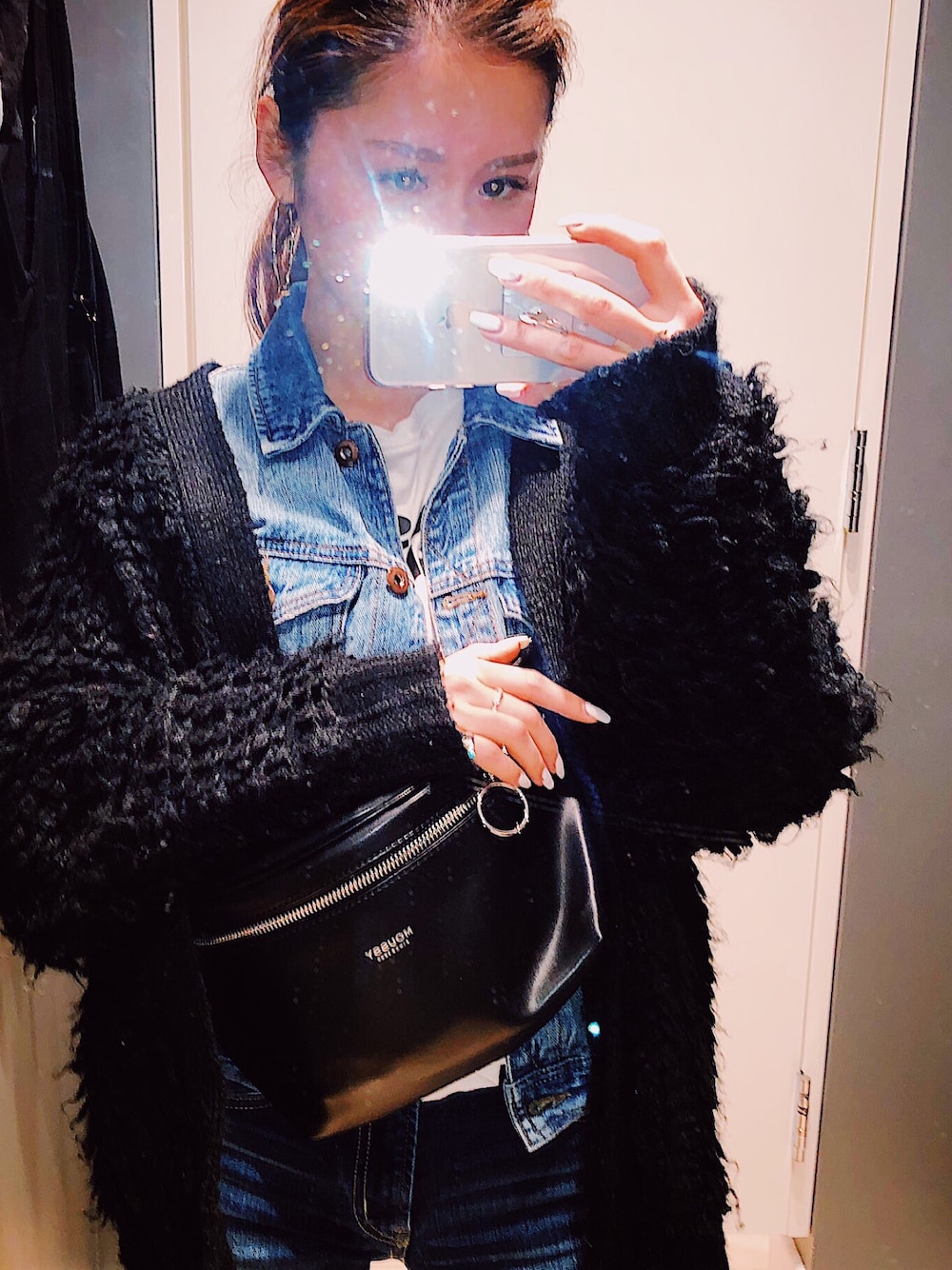 「FOREVER 21のアイテム（デニムジャケット、ブルー系）」を使った、詩音齋藤さん（レディース・149cm）の春コーディネートの1枚目の写真