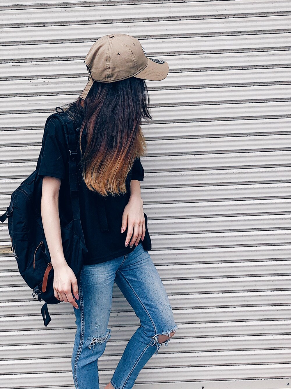 「AZUL by moussyのTC天竺ゆるBODYV/N半袖PO（Tシャツ/カットソー、ブラック系）」を使った、詩音齋藤さん（レディース・149cm）の夏コーディネートの1枚目の写真