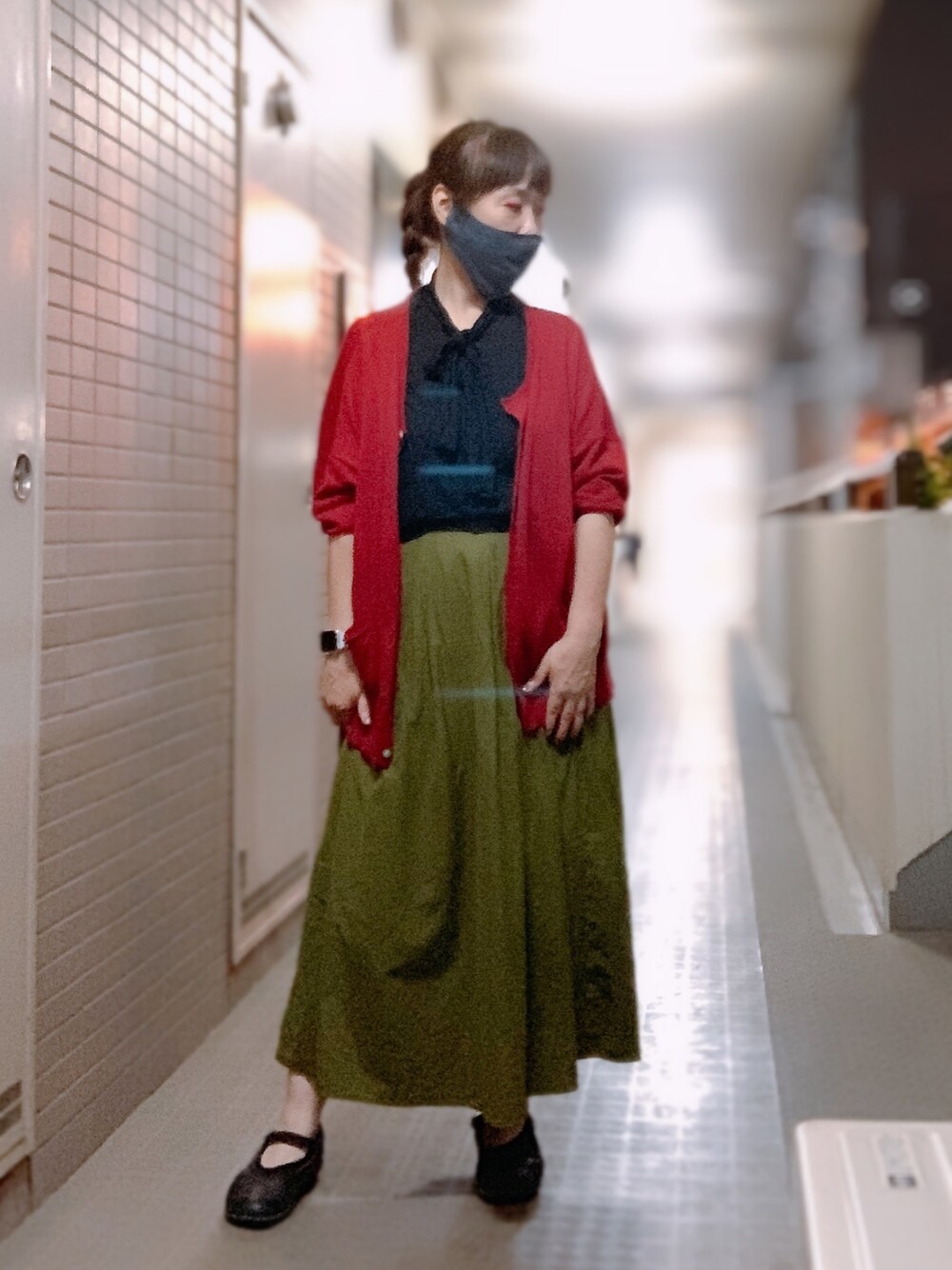 「kazumi、kazumi respect、kazumiちゃん大好き、kazumiちゃんになりたい、カジュアルコーデ、50代カジュアル、50代コーデ、50代ファッション、赤いカーディガン、補色あわせ」｜「UNIQLOのアイテム（シャツ/ブラウス、ブラック系）」を使った、miyuさん（レディース・158cm）の夏コーディネートの1枚目の写真