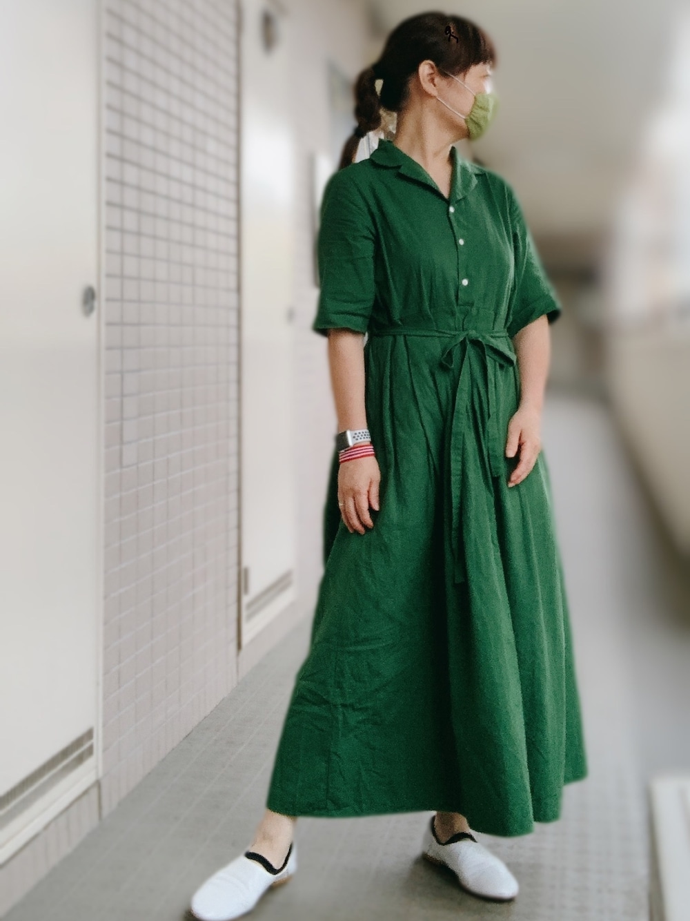 「シンプル、kazumi、kazumi respect、kazumiちゃん大好き、kazumiちゃんになりたい、50代カジュアル、50代コーデ、50代ファッション、緑ワンピース、夏コーデ」｜「Sunny cloudsのサニークラウズ　ｆｅａｔ．Ｓｈｕｔｔｌｅ　Ｎｏｔｅｓ　ｋａｚｕｍｉの緑なワンピース〈レディース〉（ワンピース、グリーン系）」を使った、miyuさん（レディース・158cm）の夏コーディネートの1枚目の写真