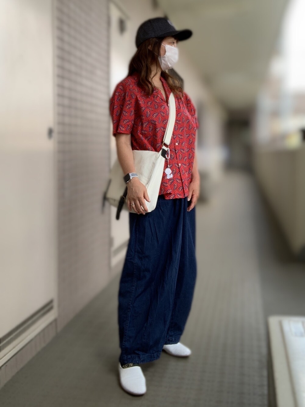 「kazumi、kazumi respect、kazumiちゃん大好き、kazumiちゃんになりたい、50代コーデ、50代カジュアル、50代ファッション、アラ還、休日スタイル、夏」｜「studio CLIPの《LIBERTY FABRICS》開襟シャツ（シャツ/ブラウス、レッド系）」を使った、miyuさん（レディース・158cm）の夏コーディネートの1枚目の写真