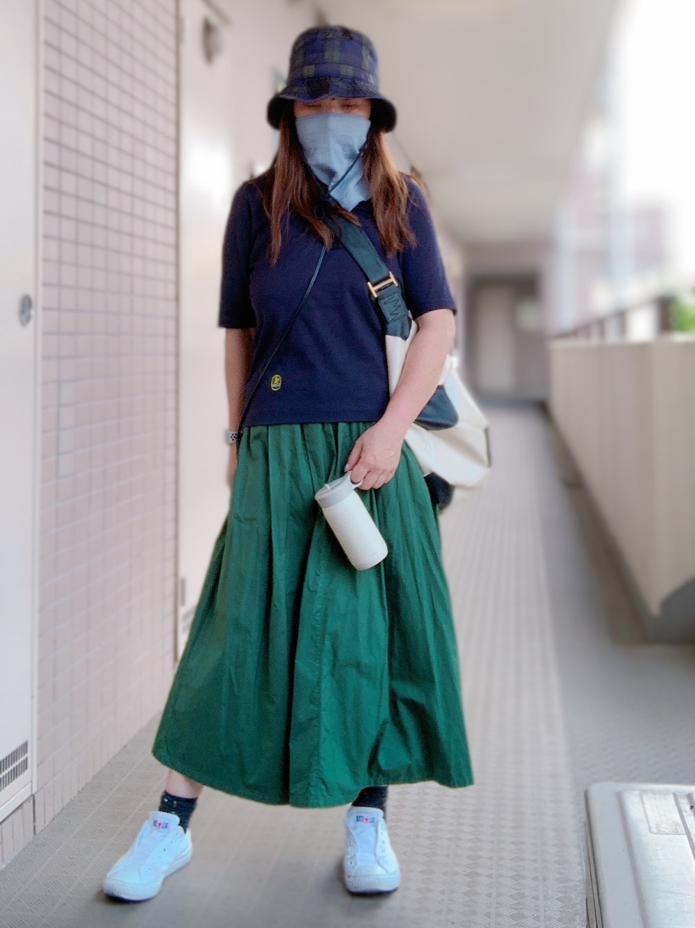 「kazumi、kazumi respect、kazumiちゃん大好き、kazumiちゃんになりたい、ラクチンコーデ、50代カジュアル、50代コーデ、50代ファッション、みどりとこん、エプロンスカート」｜「無印良品のアイテム（帽子、グリーン系）」を使った、miyuさん（レディース・158cm）の夏コーディネートの1枚目の写真