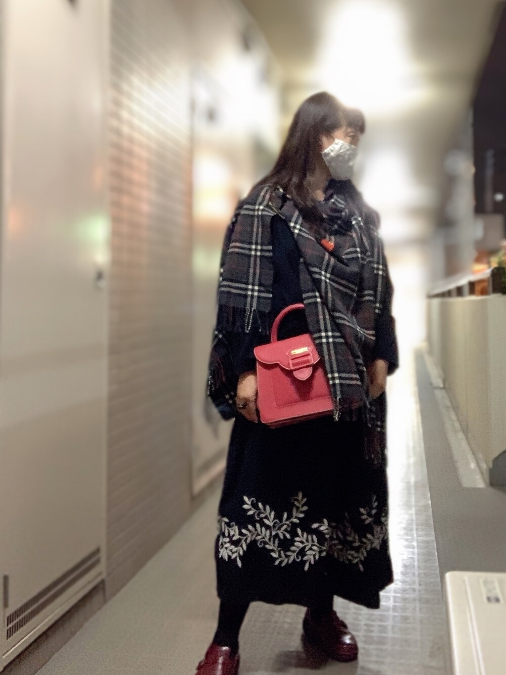 「秋冬コーデ、kazumi、kazumi respect、kazumiちゃん大好き、kazumiちゃんになりたい、kazumiさん、50代カジュアル、50代コーデ、50代ファッション、sunnyclouds」｜「BURBERRYのアイテム（ストール/ショール、グレー系）」を使った、miyuさん（レディース・158cm）の秋コーディネートの1枚目の写真