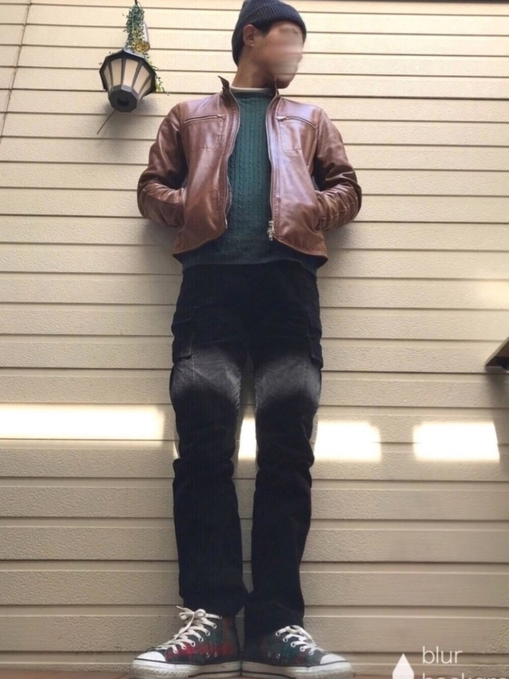 「ライダース、ケーブルニット、モックネック、ベロア、カーゴパンツ、スニーカー、ブラウン、グリーン、ブラック」｜「しまむらのアイテム（ニットキャップ/ビーニー、ブラック系）」を使った、ふつうのオジサン(39)さん（メンズ・173cm）の冬コーディネートの1枚目の写真