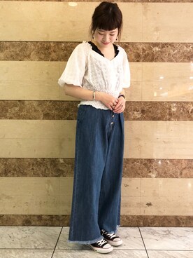 「w closet（ダブルクローゼット）のアイテム（デニムパンツ、ブルー系）」を使った、Risako Nakaさん（レディース・160cm）の夏コーディネート