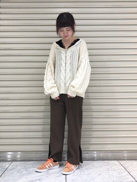 「w closet（ダブルクローゼット）のアイテム（ニット/セーター、ホワイト系）」を使った、Risako Nakaさん（レディース・160cm）の秋コーディネート