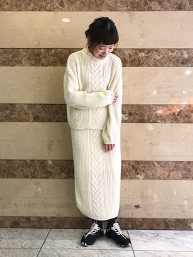 「w closet（ダブルクローゼット）のアイテム（ニット/セーター、ホワイト系）」を使った、Risako Nakaさん（レディース・160cm）の冬コーディネート