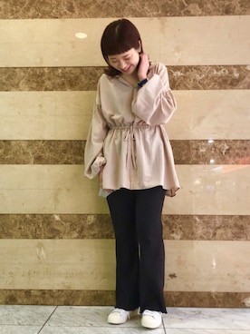 「w closet（ダブルクローゼット）のアイテム（シャツ/ブラウス、ベージュ系）」を使った、Risako Nakaさん（レディース・160cm）の春コーディネート